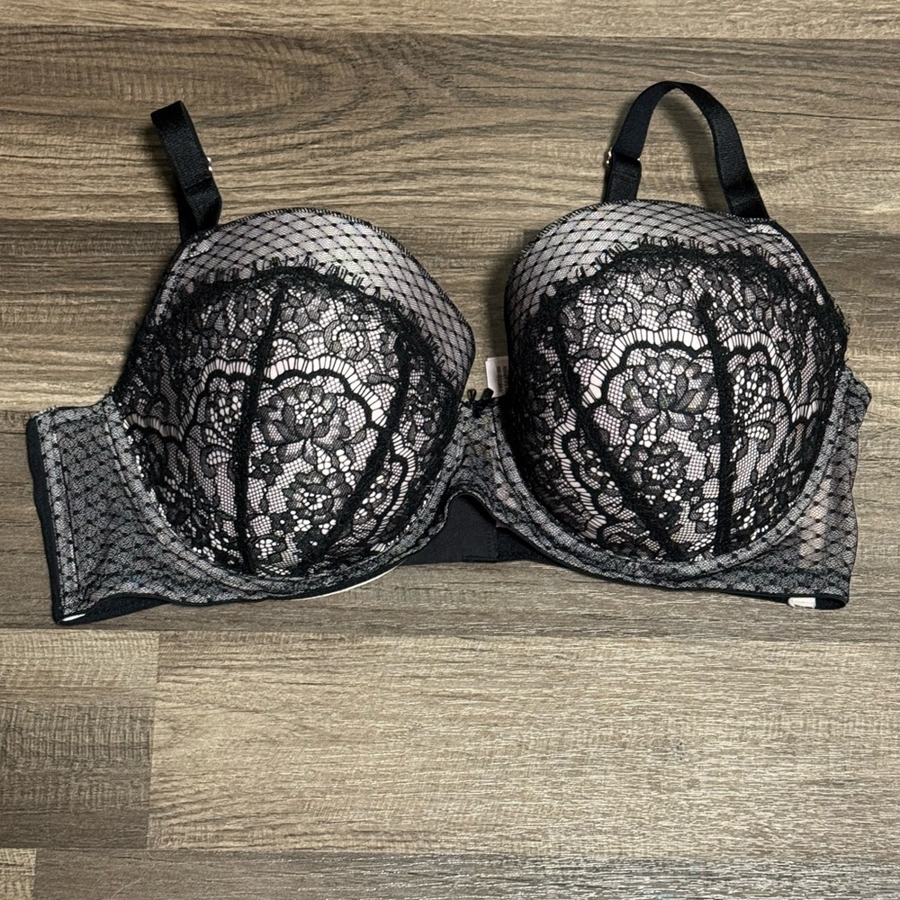 Victoria's Secret Black and Gray Lace Bra